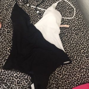 VS swimsuit new with tag size M itzy bottom style